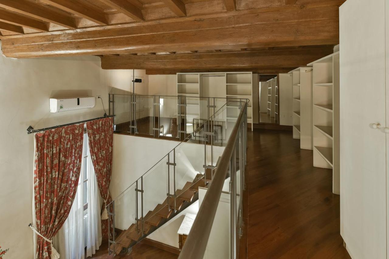 Raffaello With Fireplace In Oltrarno Apartamento Florencia